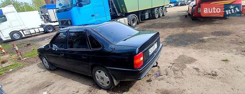 Седан Opel Vectra 1989 в Умані