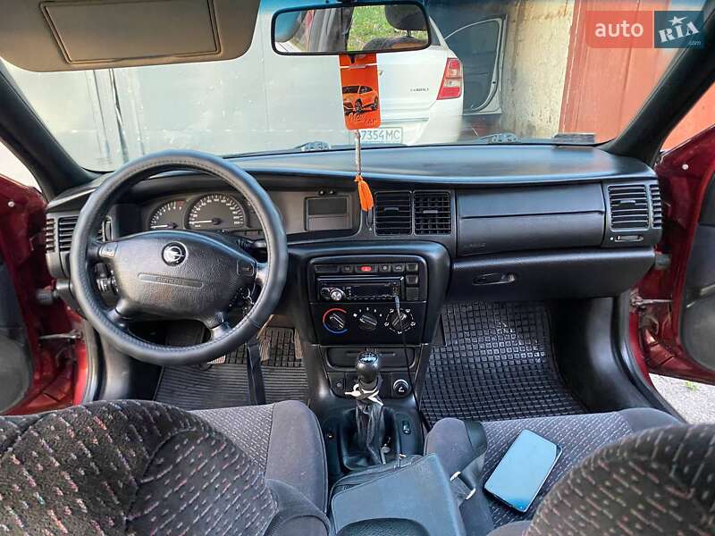 Седан Opel Vectra 1997 в Краснопавловке