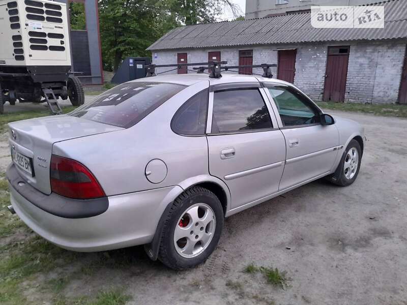 Седан Opel Vectra 1997 в Нововолинську