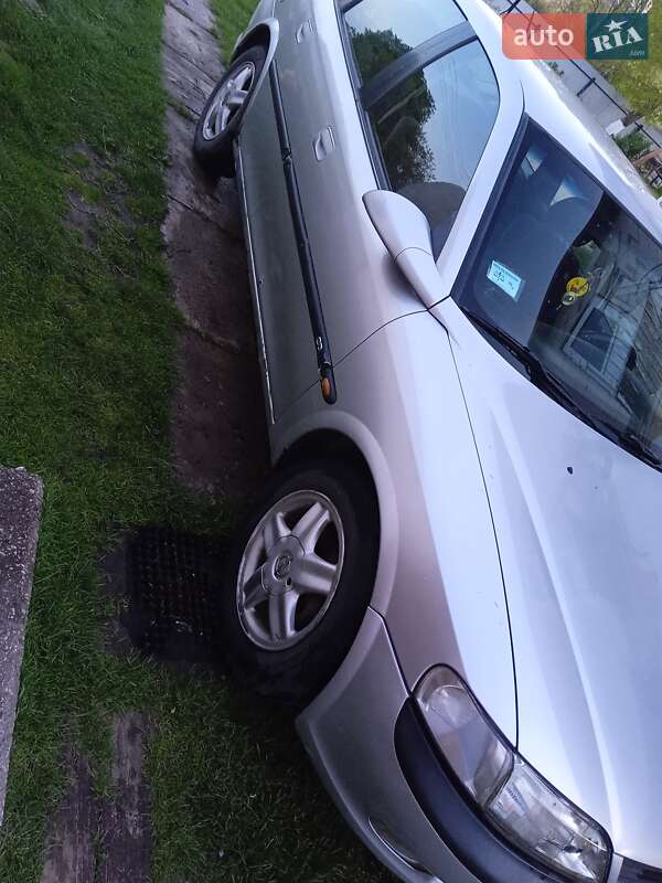Ліфтбек Opel Vectra 1997 в Луцьку