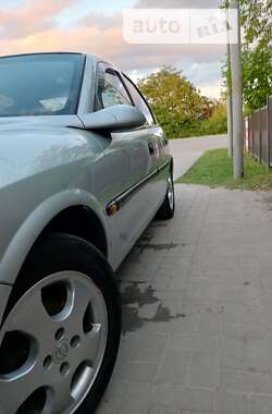 Седан Opel Vectra 1998 в Виннице