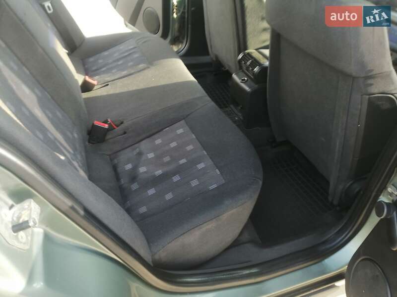 Седан Opel Vectra 2003 в Івано-Франківську