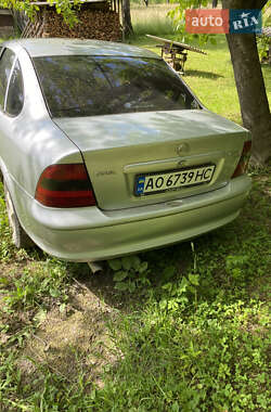 Седан Opel Vectra 1998 в Хусте