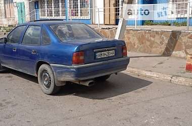 Седан Opel Vectra 1990 в Покровске