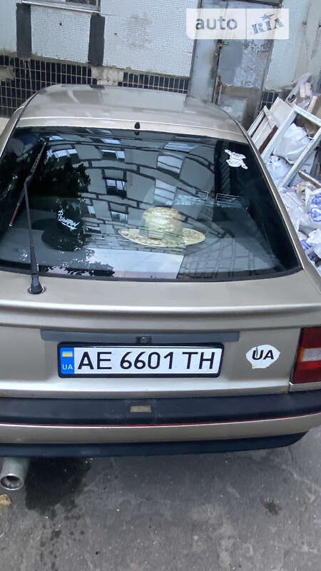 Лифтбек Opel Vectra 1990 в Днепре