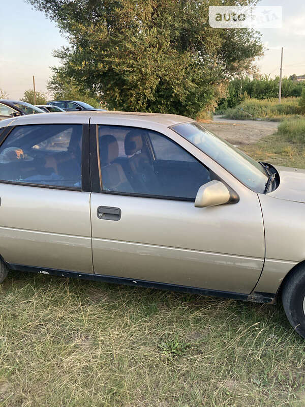 Лифтбек Opel Vectra 1990 в Днепре