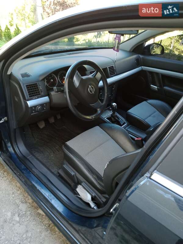 Седан Opel Vectra 2002 в Івано-Франківську