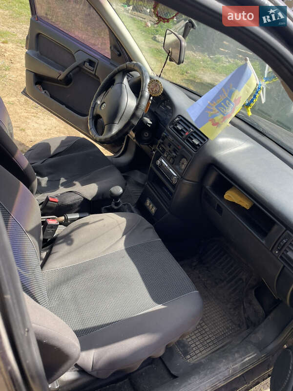 Седан Opel Vectra 1991 в Судовой Вишне фото 2 Седан Opel Vectra 1991 в Судовой Вишне