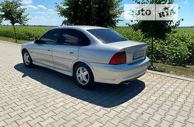 Седан Opel Vectra 1999 в Липовце