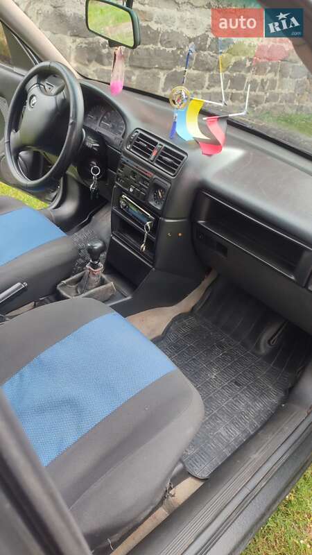 Седан Opel Vectra 1990 в Подгайцах фото 8 Седан Opel Vectra 1990 в Подгайцах