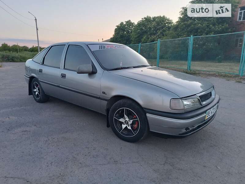 Ліфтбек Opel Vectra 1995 в Вознесенську