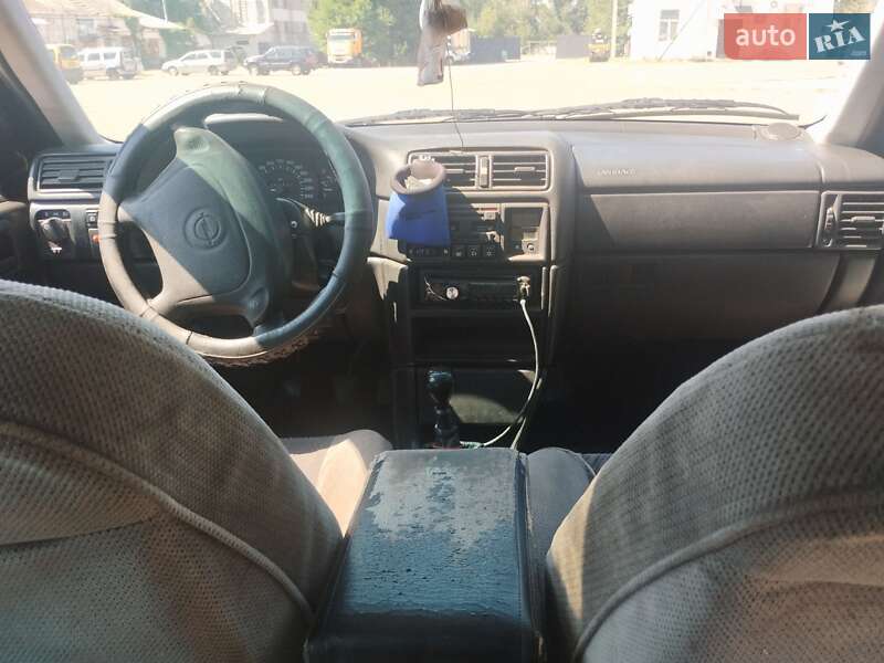 Седан Opel Vectra 1995 в Яготині