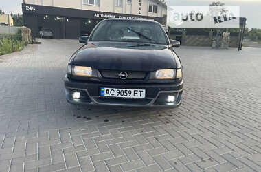 Седан Opel Vectra 1989 в Сокале