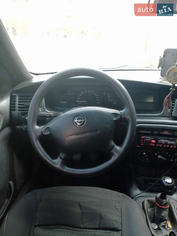 Седан Opel Vectra 1996 в Кременчуге