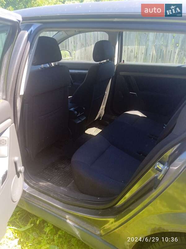 Универсал Opel Vectra 2006 в Мене