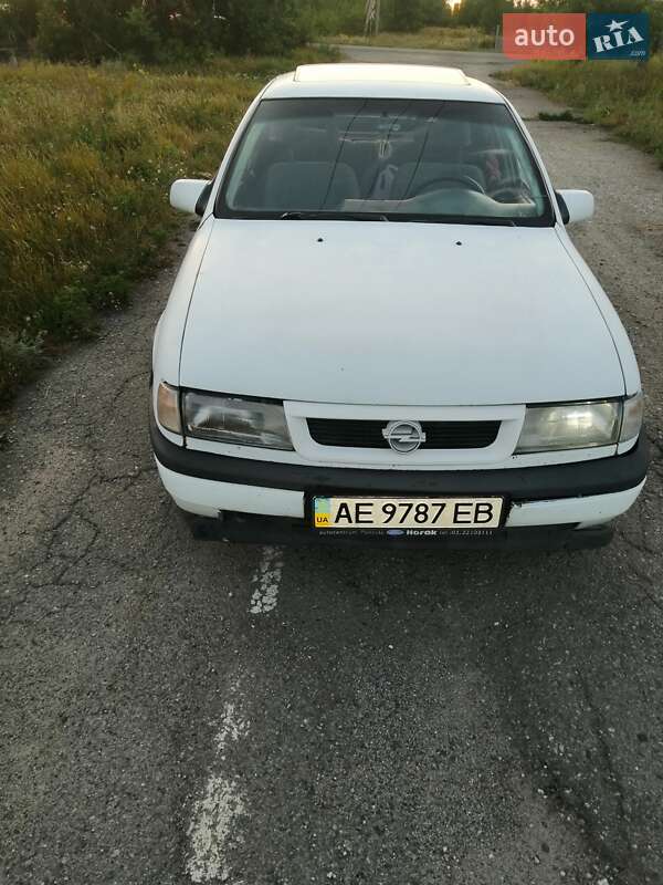 Лифтбек Opel Vectra 1993 в 