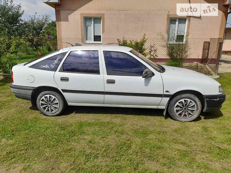 Седан Opel Vectra 1989 в Стрию