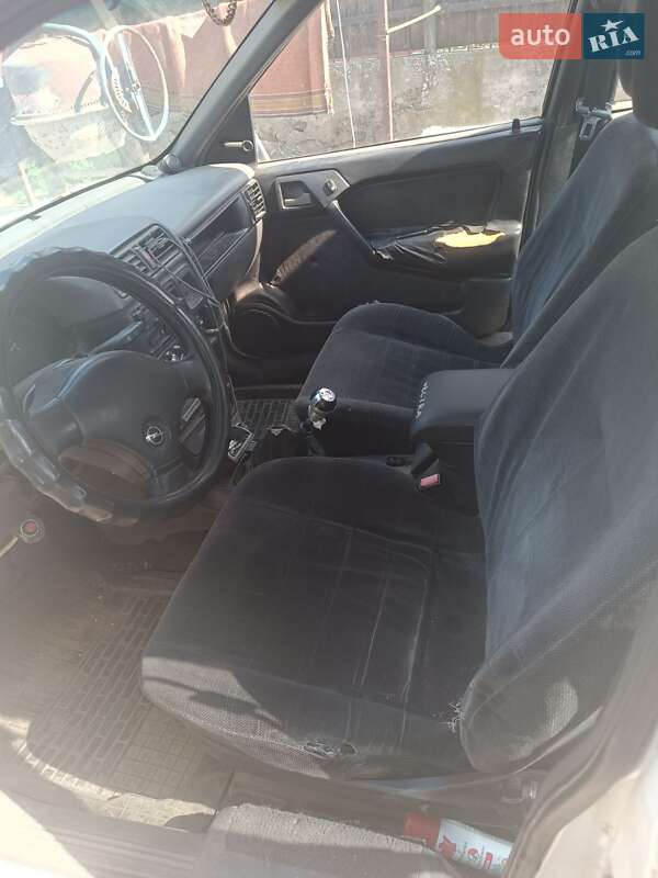Седан Opel Vectra 1990 в Дачном