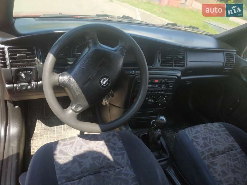 Седан Opel Vectra 1996 в Львове