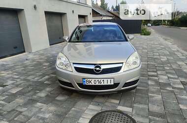 Лифтбек Opel Vectra 2006 в Остроге