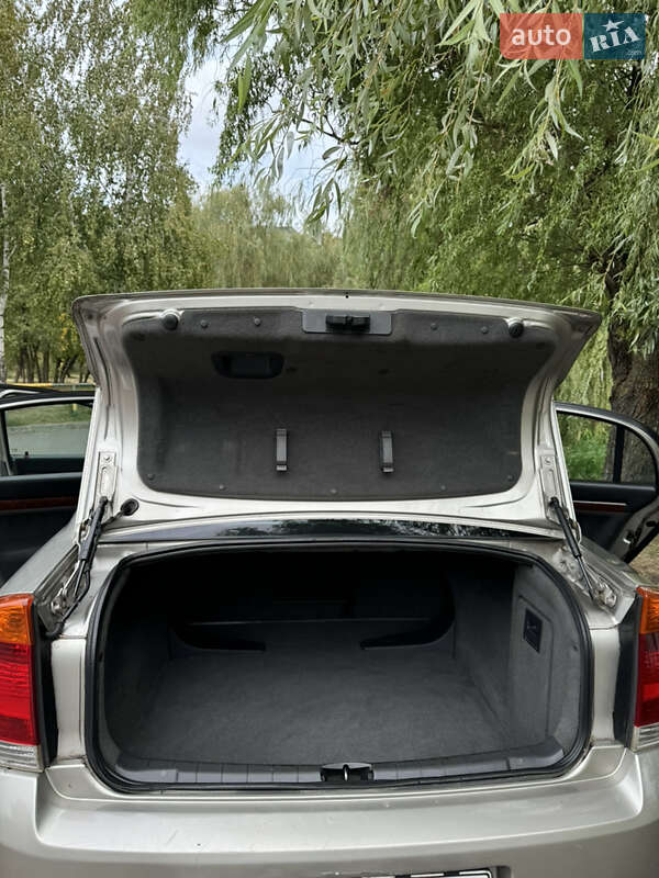 Седан Opel Vectra 2003 в Ровно