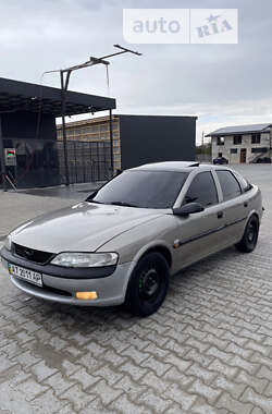 Лифтбек Opel Vectra 1996 в Калуше