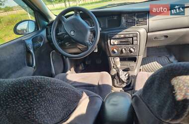 Седан Opel Vectra 2000 в 