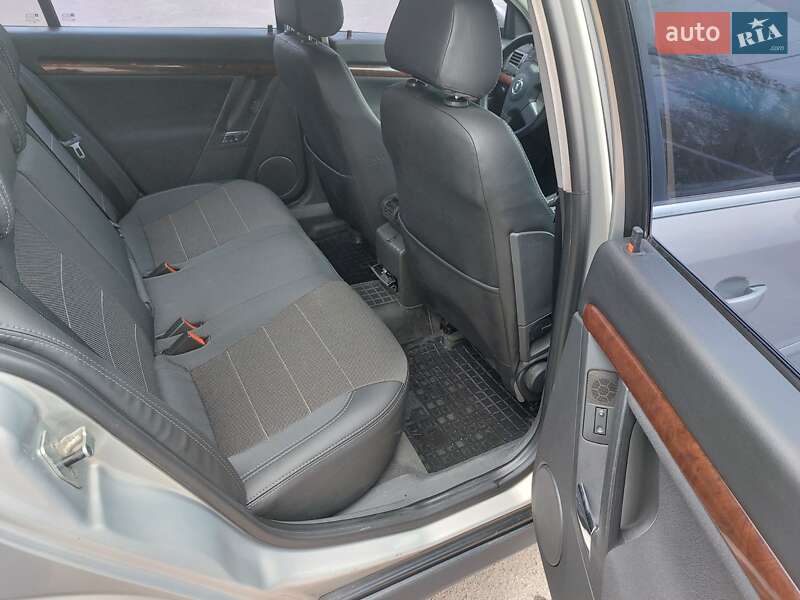 Седан Opel Vectra 2005 в Днепре
