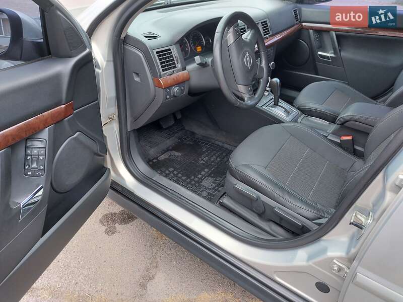 Седан Opel Vectra 2005 в Днепре