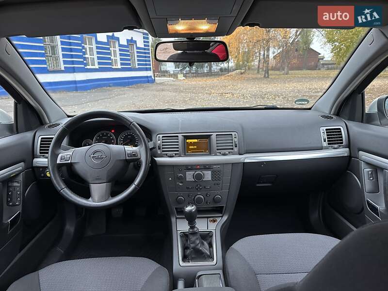 Лифтбек Opel Vectra 2006 в Лебедине