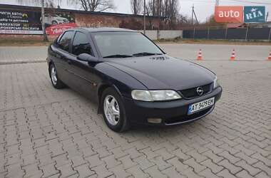 Ліфтбек Opel Vectra 1996 в Чернівцях