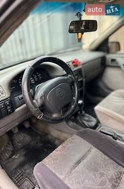 Седан Opel Vectra 1995 в 