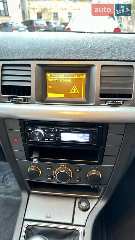 Седан Opel Vectra 2008 в Чернівцях
