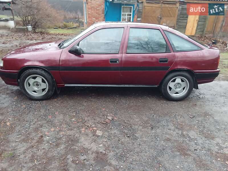 Лифтбек Opel Vectra 1990 в Сахновщине