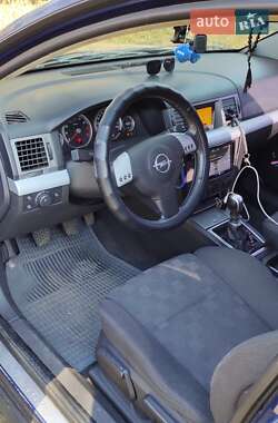 Универсал Opel Vectra 2004 в 