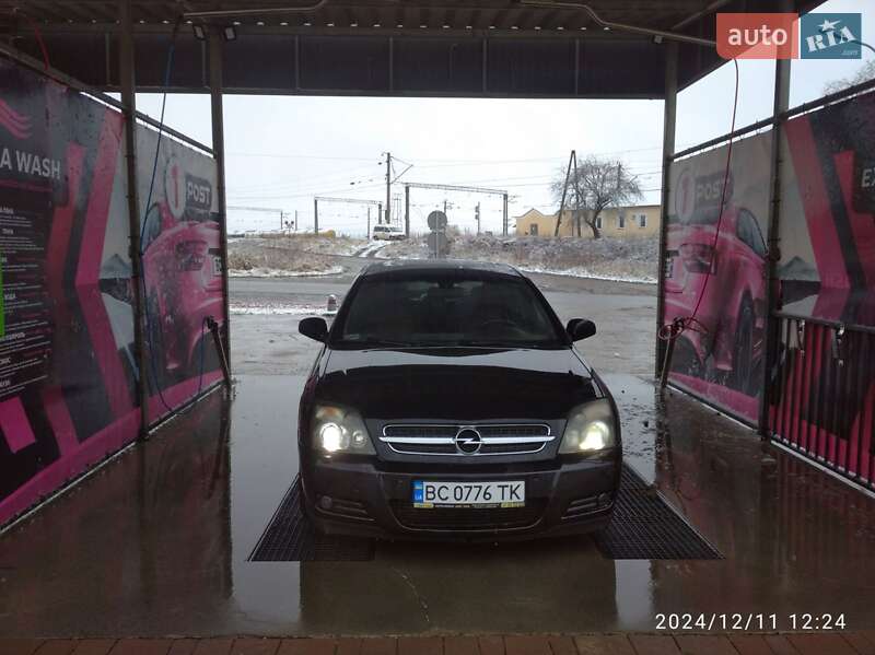 Седан Opel Vectra 2004 в Мостиській