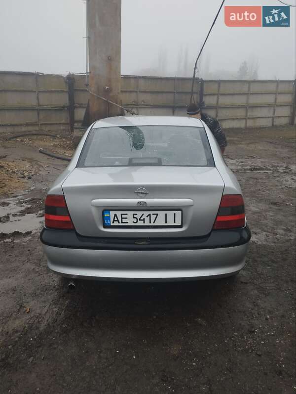 Седан Opel Vectra 1997 в Березнеговатом