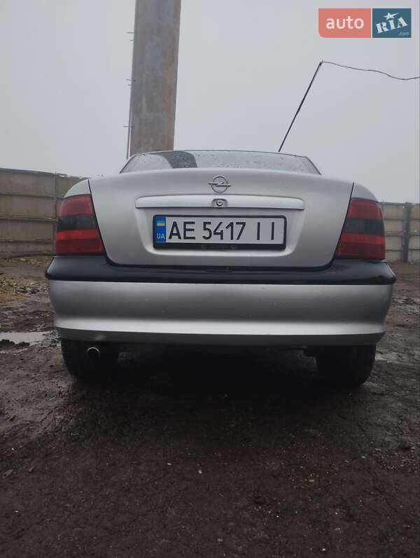Седан Opel Vectra 1997 в Березнеговатом