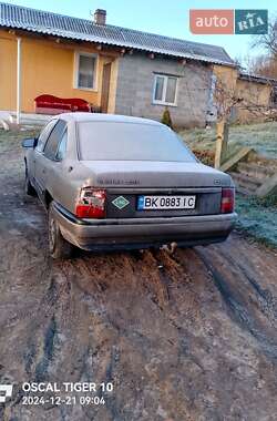 Седан Opel Vectra 1990 в Ровно