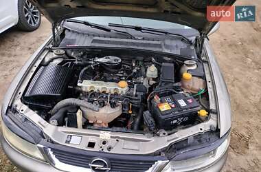 Седан Opel Vectra 1996 в 