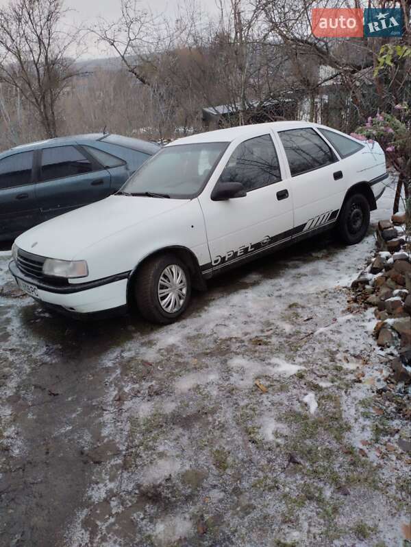 Ліфтбек Opel Vectra 1990 в Тетієві