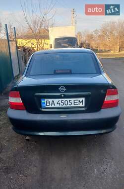 Седан Opel Vectra 1998 в Саврані