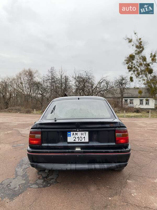 Лифтбек Opel Vectra 1993 в Коростене