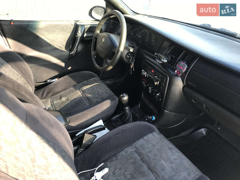 Седан Opel Vectra 1998 в Івано-Франківську