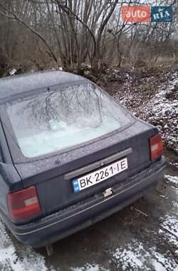 Лифтбек Opel Vectra 1990 в 