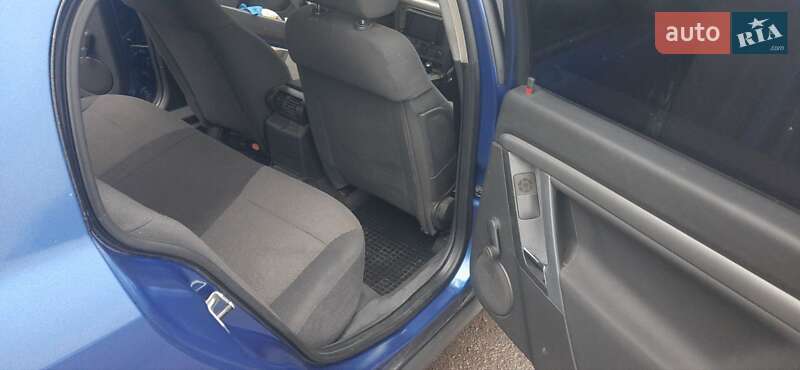 Седан Opel Vectra 2004 в Черкасах