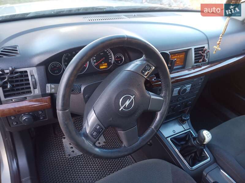 Седан Opel Vectra 2005 в Малине