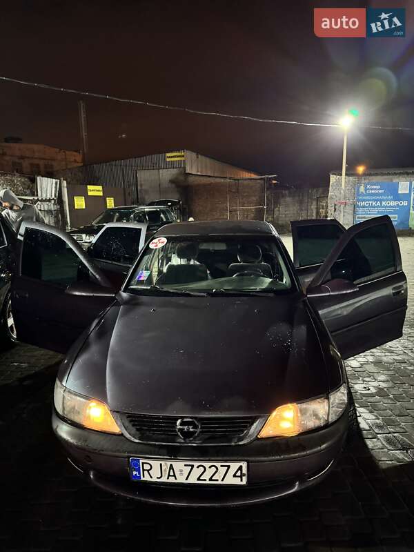 Седан Opel Vectra 1998 в Харькове