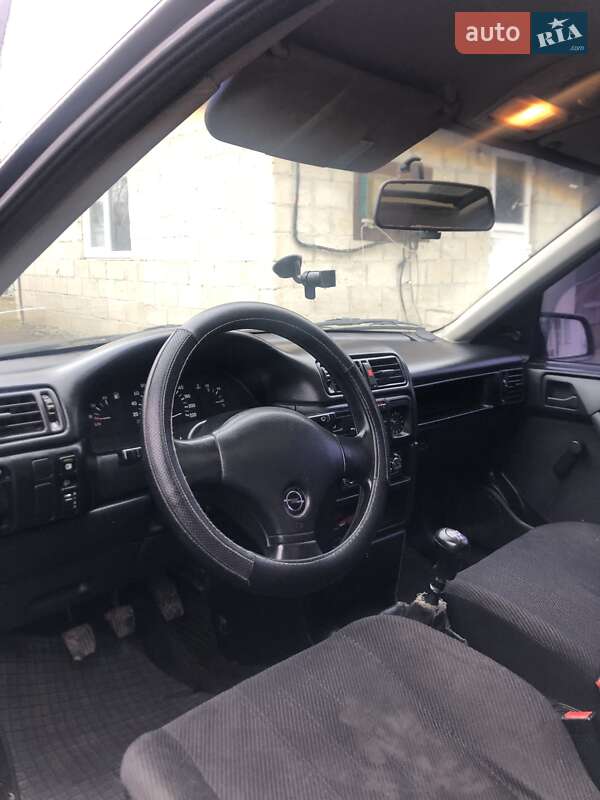 Седан Opel Vectra 1992 в Кременце