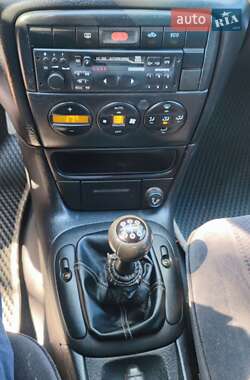 Седан Opel Vectra 2001 в 